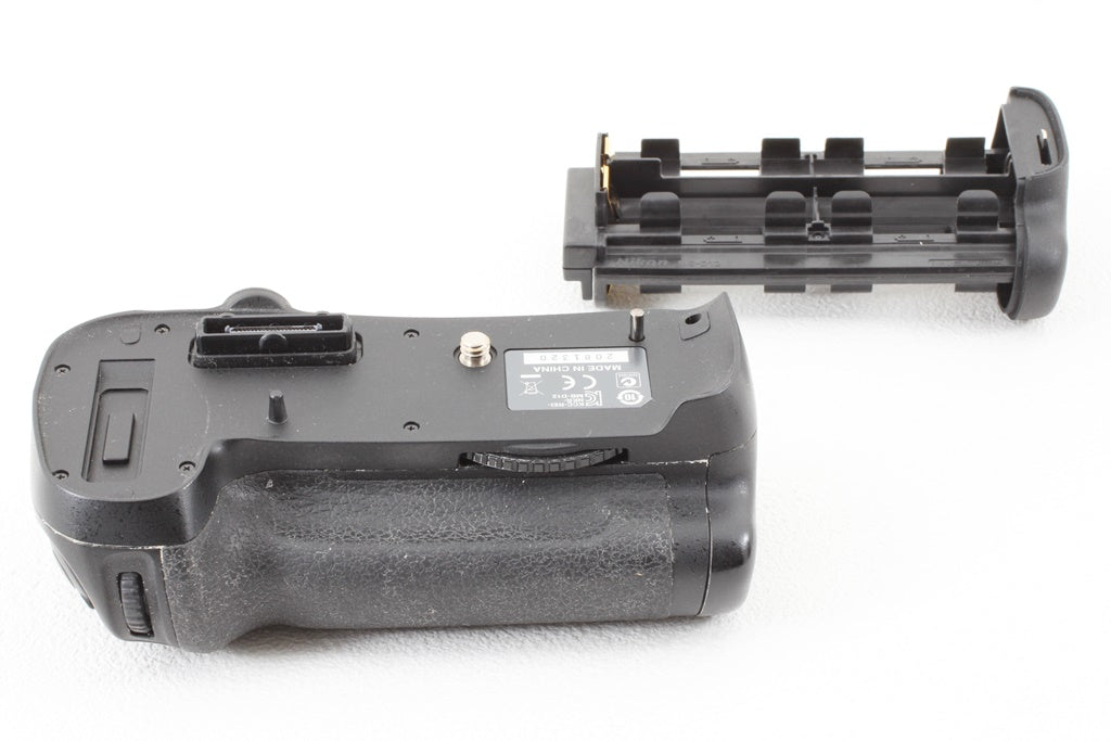 ジャンク品◆Nikon MB-D12 マルチパワーバッテリーパック