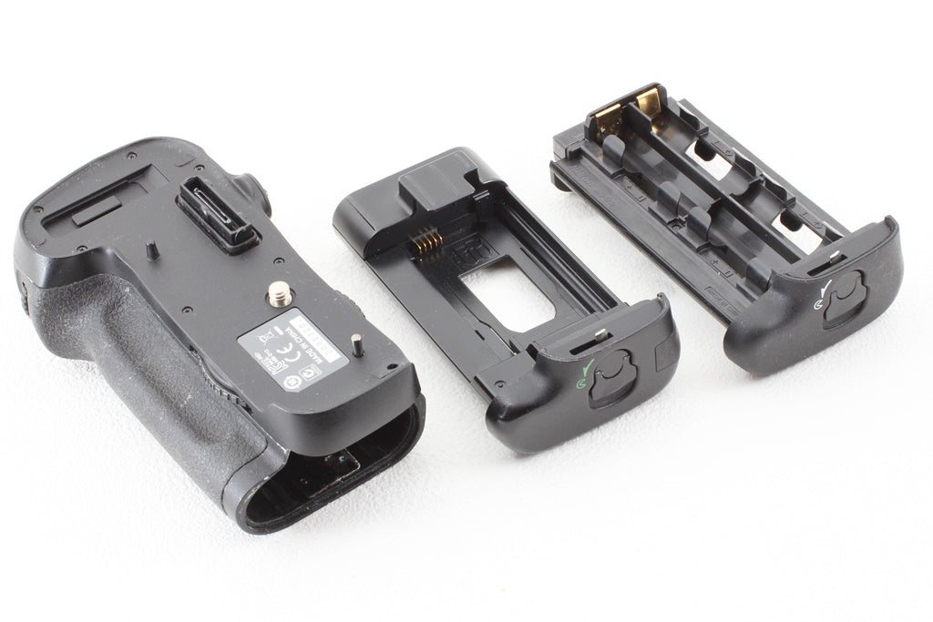 ジャンク品◆Nikon MB-D12 マルチパワーバッテリーパック