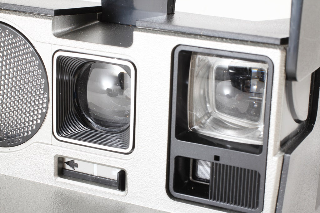 ジャンク品◆Polaroid Sun670 AUTOFOCUS QS