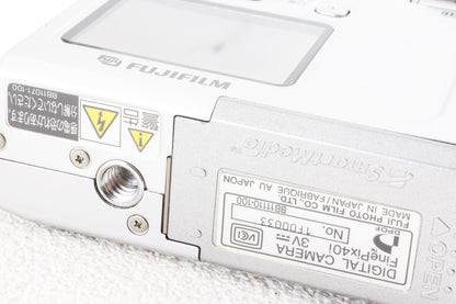 ジャンク品 FUJIFILM FinePix 40i デジカメ