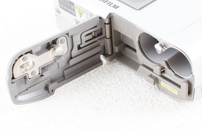 ジャンク品 FUJIFILM FinePix 40i デジカメ