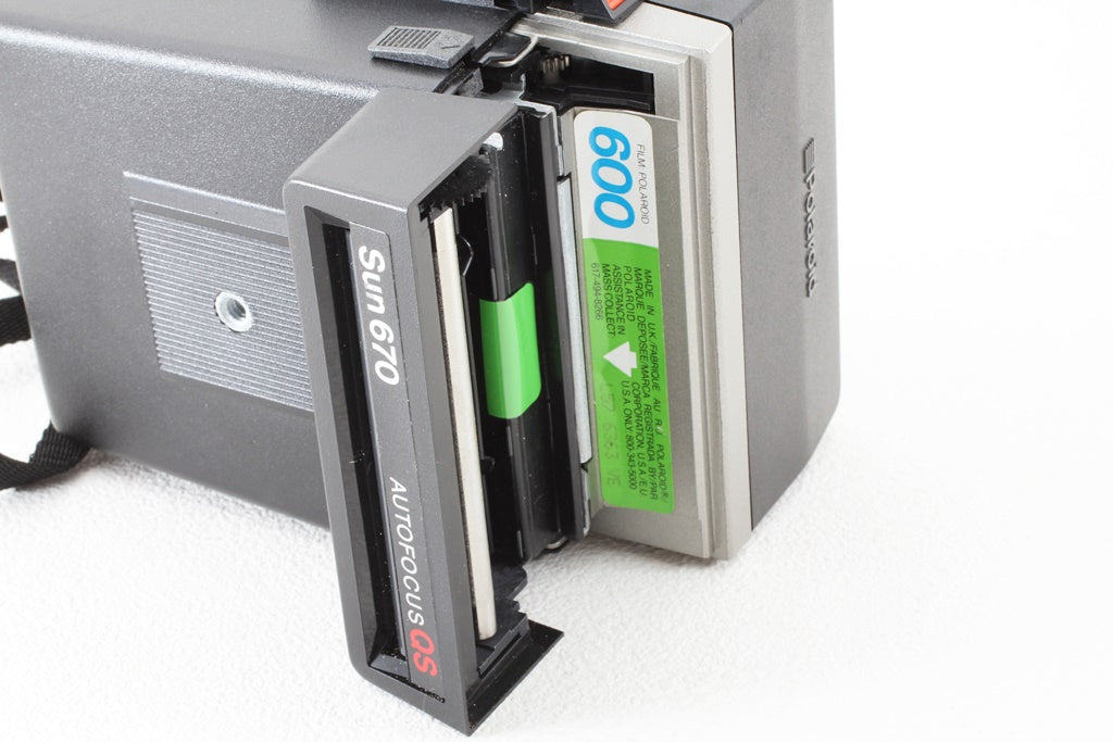 ジャンク品◆Polaroid Sun670 AUTOFOCUS QS