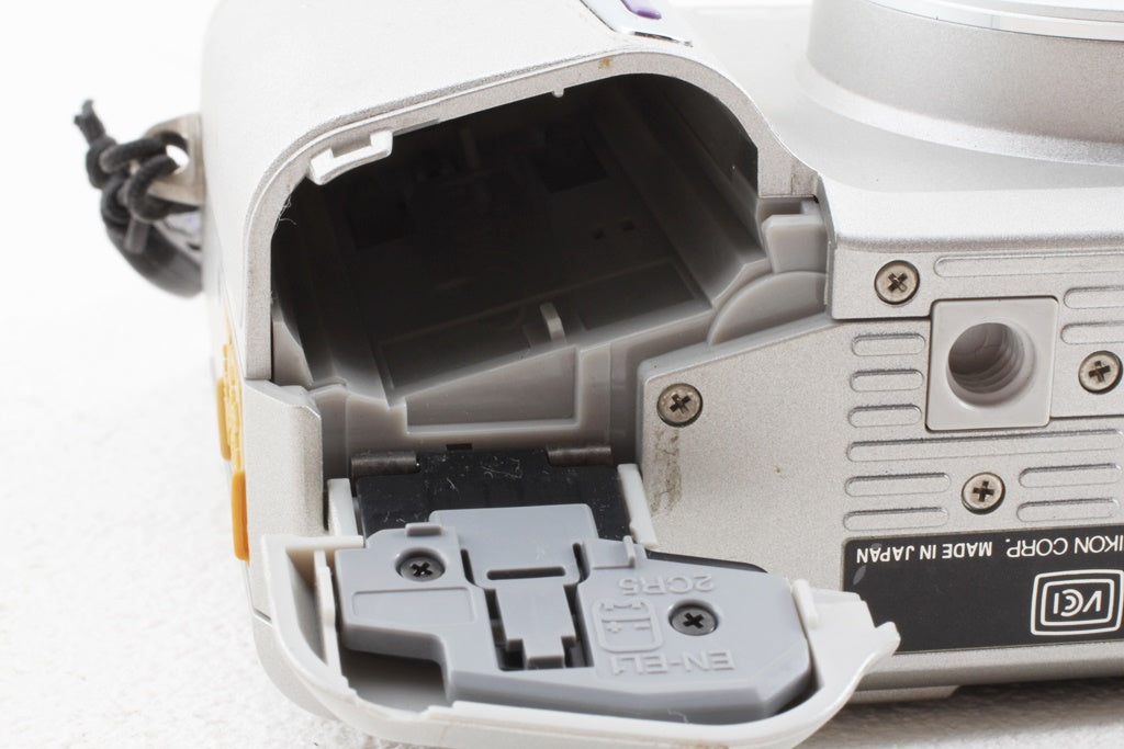 格安品◇Nikon COOLPIX 880 – Crew・actカメラ(ヒビノカメラ)