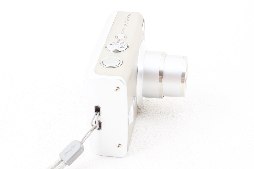 美品◆FUJIFILM FinePix F30