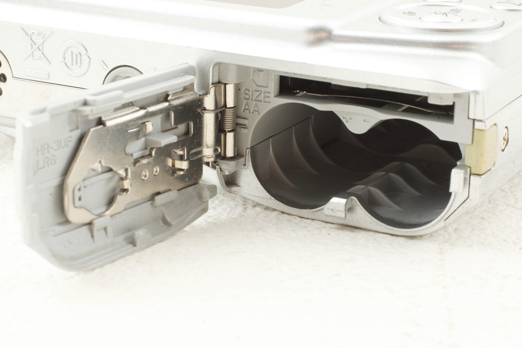 ジャンク品◆FUJIFILM FinePix AV100