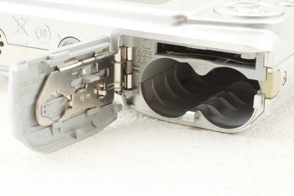 ジャンク品◆FUJIFILM FinePix AV100