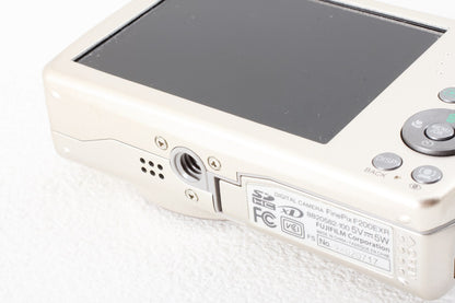 外観美品◆FUJIFILM FinePix F200 EXR